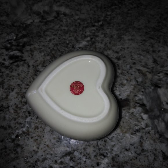 NEW CERAMIC HEART WITH PAINTED PINK & PURPLE VIOLET FLOWERS FILLED WITH A CANDLE - Picture 7 of 8